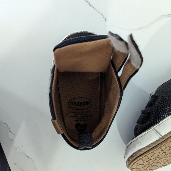 Baby boys soft shoes. Easy to put on. Infants size. - Picture 6 of 8